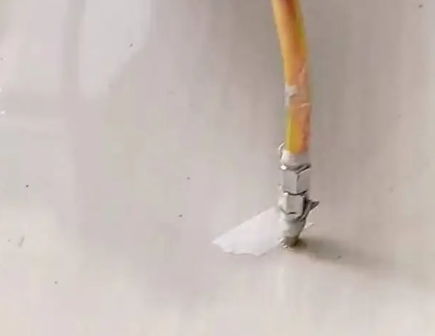 长兴瓷砖空鼓维修公司专业解答在瓷砖铺贴过程中，如果使用的砂料过粗（如全部使用了粗砂），可能会导致以下问题