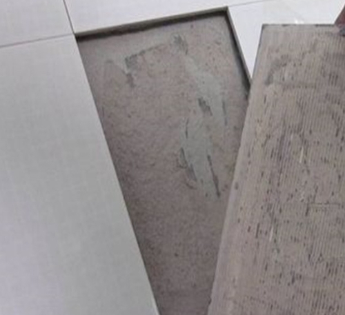 长兴瓷砖空鼓维修公司分享瓷砖铺贴时如果打浆（即涂抹在瓷砖背面和基层上的砂浆或瓷砖胶）过少，会带来以下问题